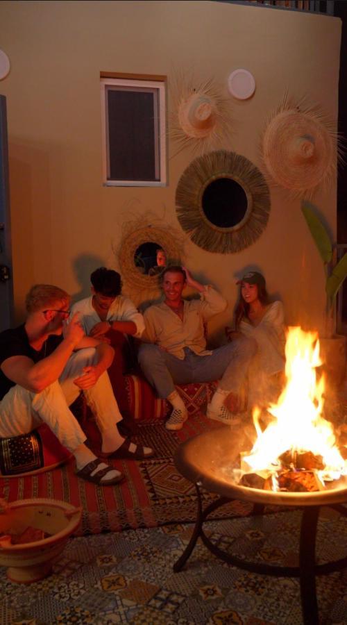 Playa Del Sol Surf House Hostel Tamraght ภายนอก รูปภาพ