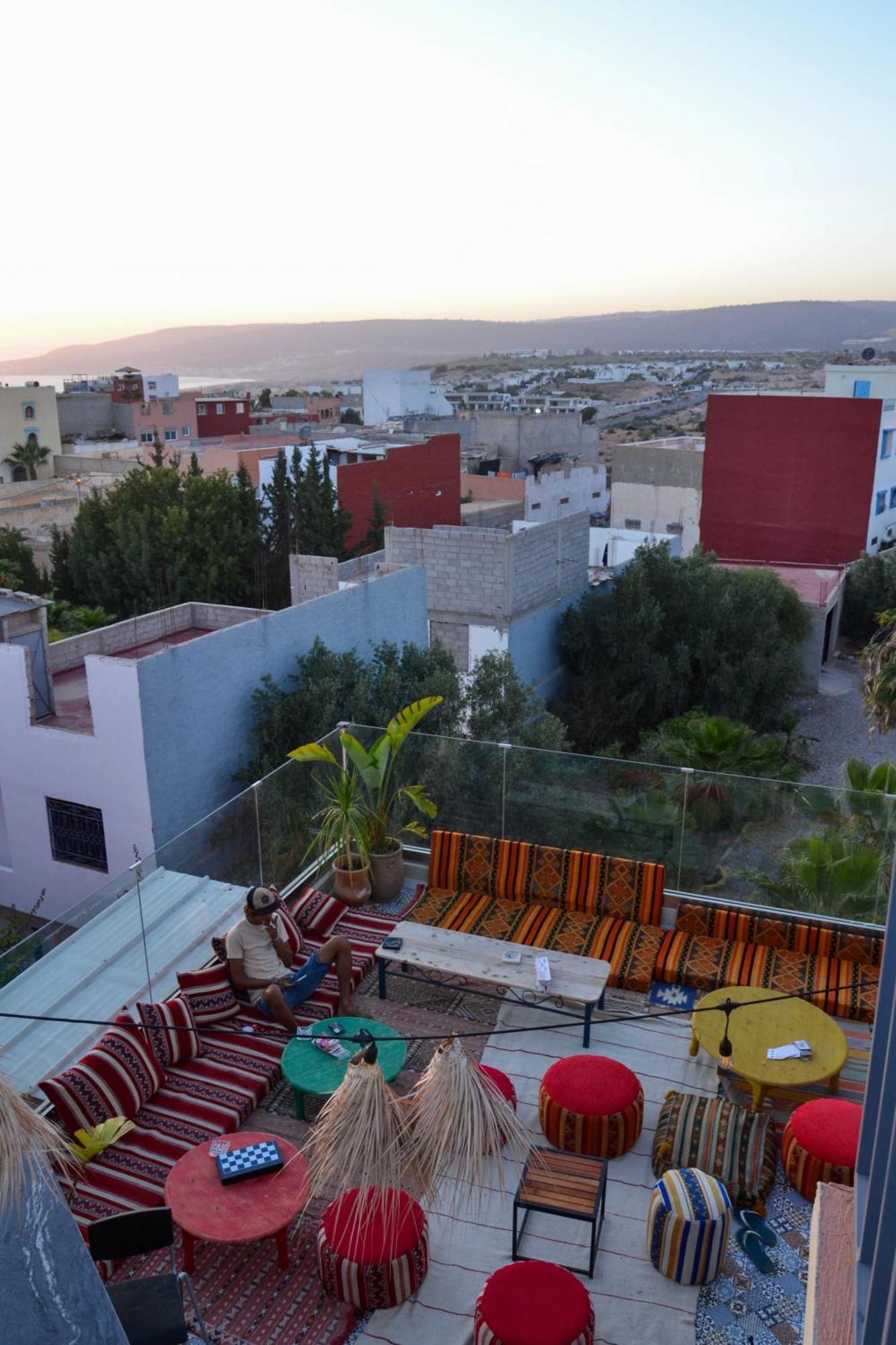 Playa Del Sol Surf House Hostel Tamraght ภายนอก รูปภาพ