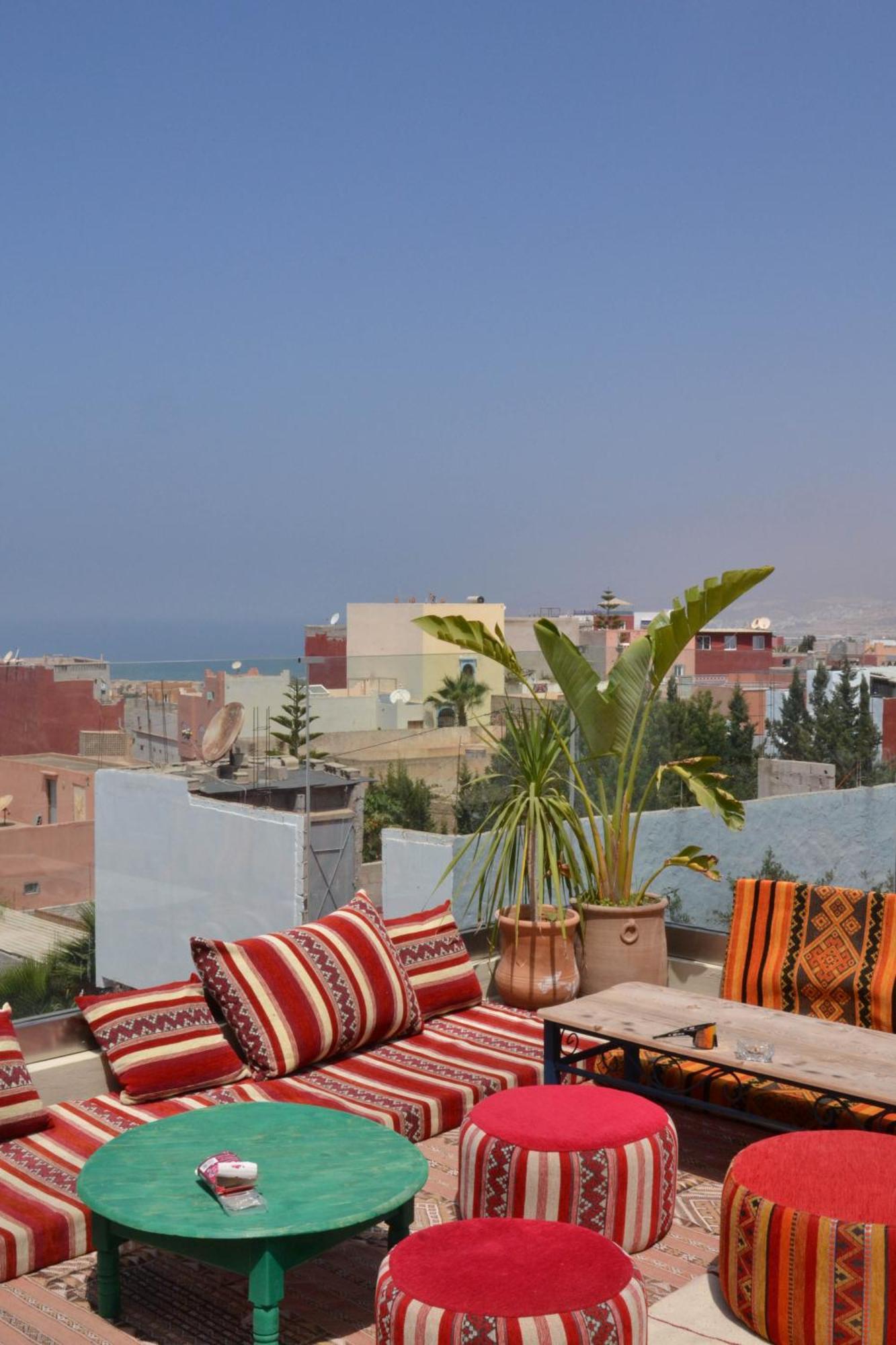 Playa Del Sol Surf House Hostel Tamraght ภายนอก รูปภาพ