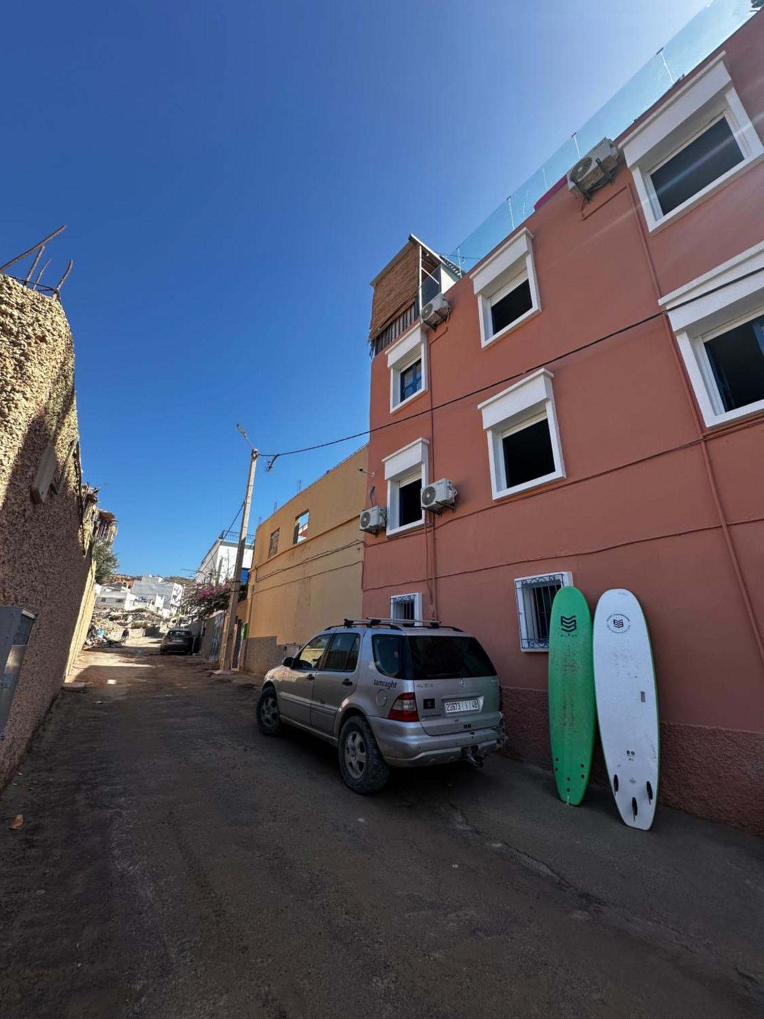 Playa Del Sol Surf House Hostel Tamraght ภายนอก รูปภาพ